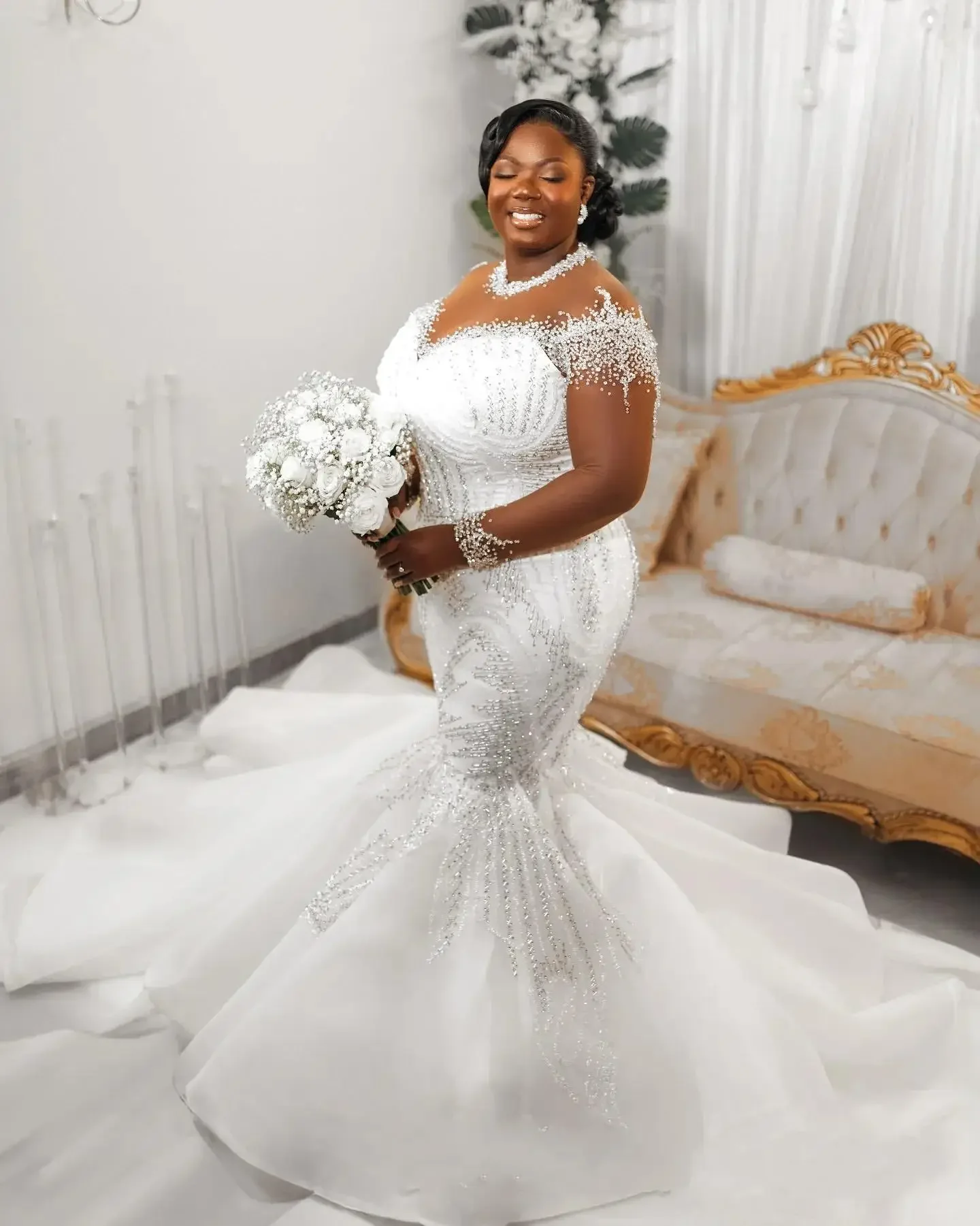 

Customize Popular Sparkly Beads Wedding Dress Chapel Train Long Sleeve Plus Size Arabic Aso Ebi Button Back Satin Bridal Gown