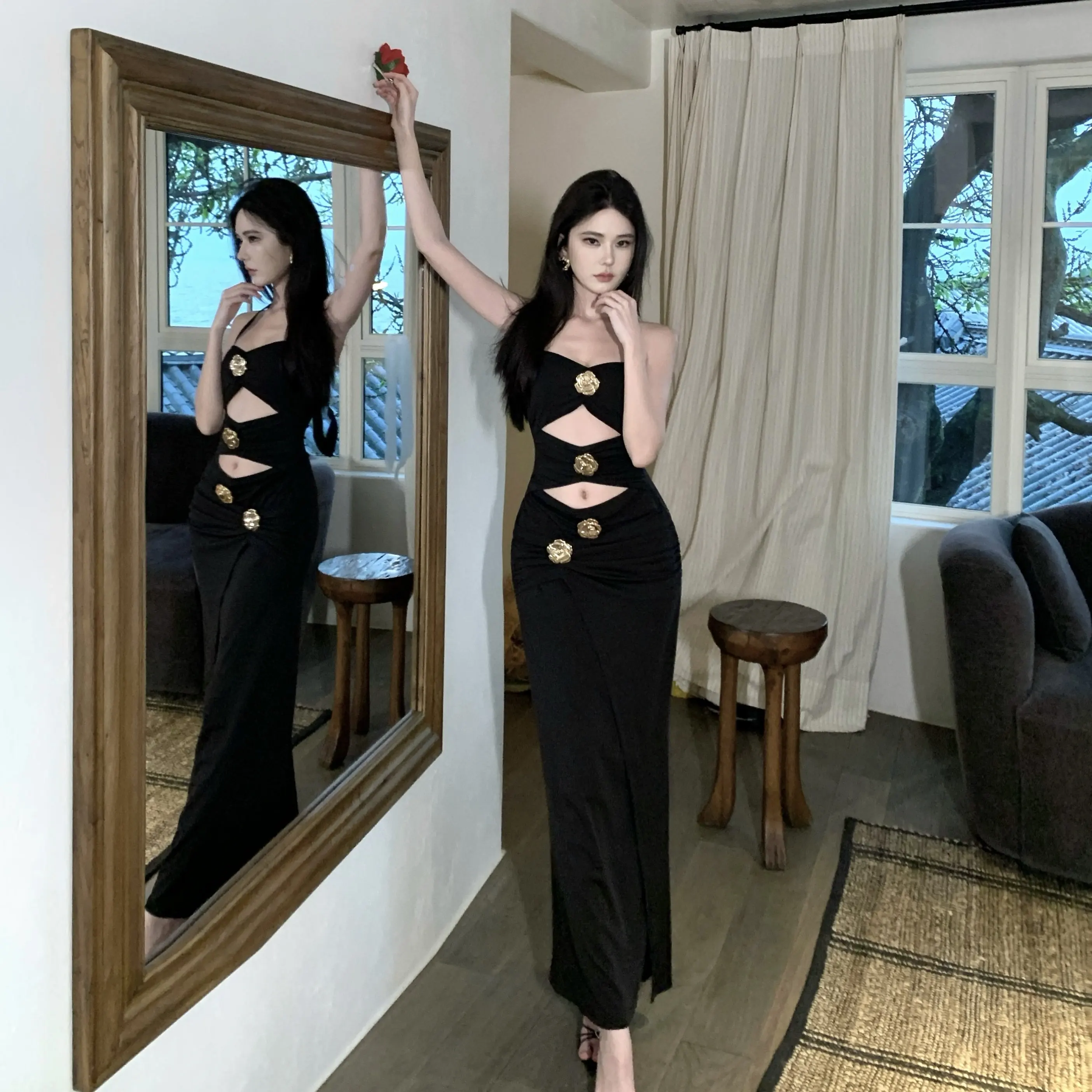 

Women's Black Halter Evening Dress with Rose Metal Buckle, Luxury Banquet Style, Figure-Flattering Formal Gown