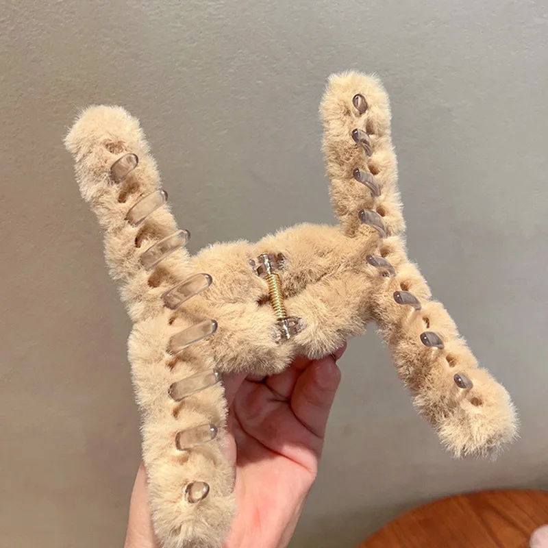 New Winter Faux Fur Hair Claw for Women Elegant Acrylic Crab Barrette Hairpin Girl-Hair Furry Headwear Hair Claw Clip image 4