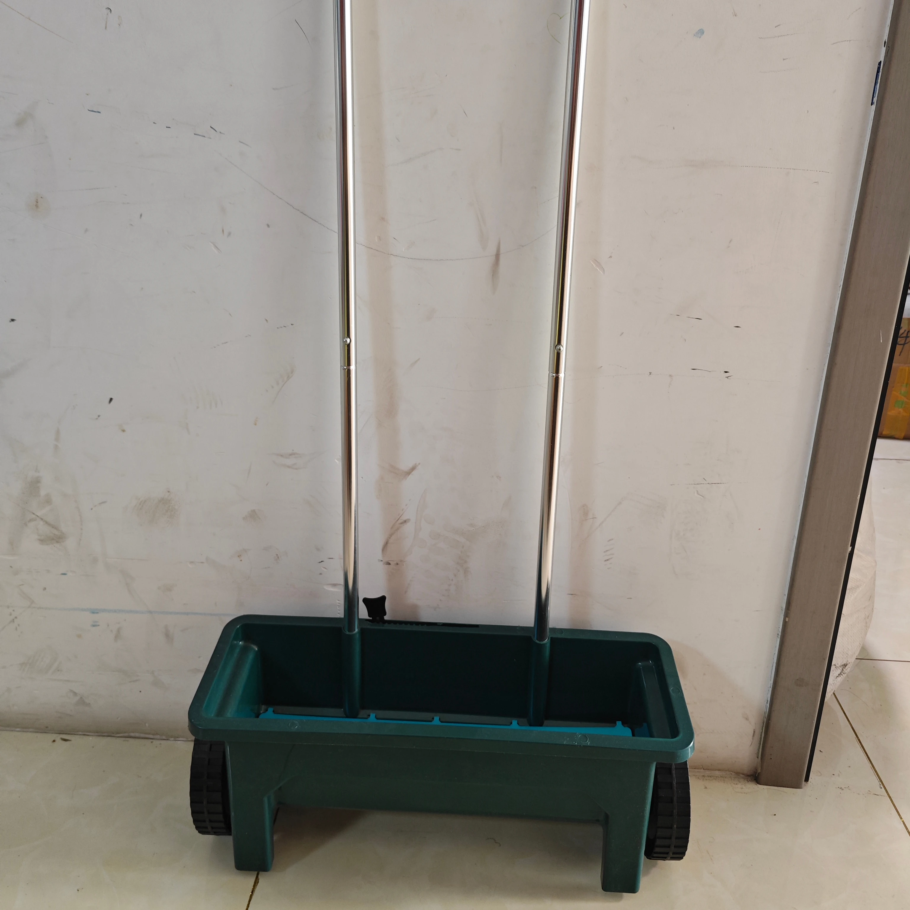 Factory Direct Sales Agricultural Tools Multi Functional Agricultural Portable Manual Push Vegetable Seeder
