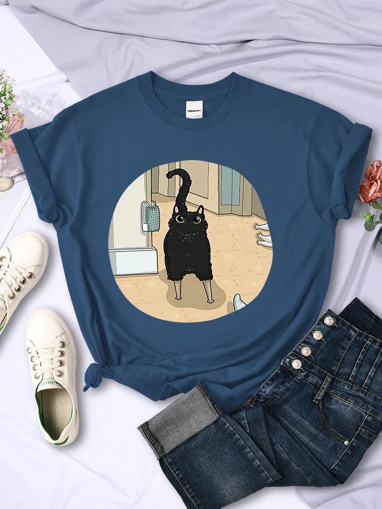 A Cat With Bare Paws In The Bathroom  Womens Tshirts Street Hip Hop T-Shirts Summer Breathable Tee Clothes Big Size Short Sleeve