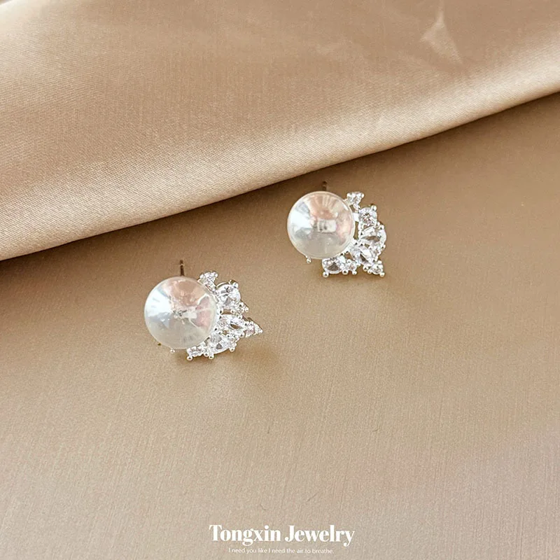 Pink ball stud earrings, small design earrings, light luxury and senior transparent earrings, individual senior earrings