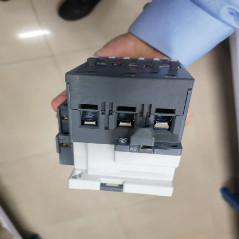 

Совершенно новый оригинальный контактор A95-30-11 A110-30-11 A75-30-11