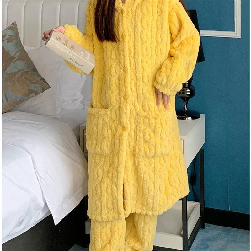 Sleepwear Women\'s Extra Long Winter Plush And Extra Thick Flannel Insulation Coral Velvet Home Clothing Wearing Pajamas Outside