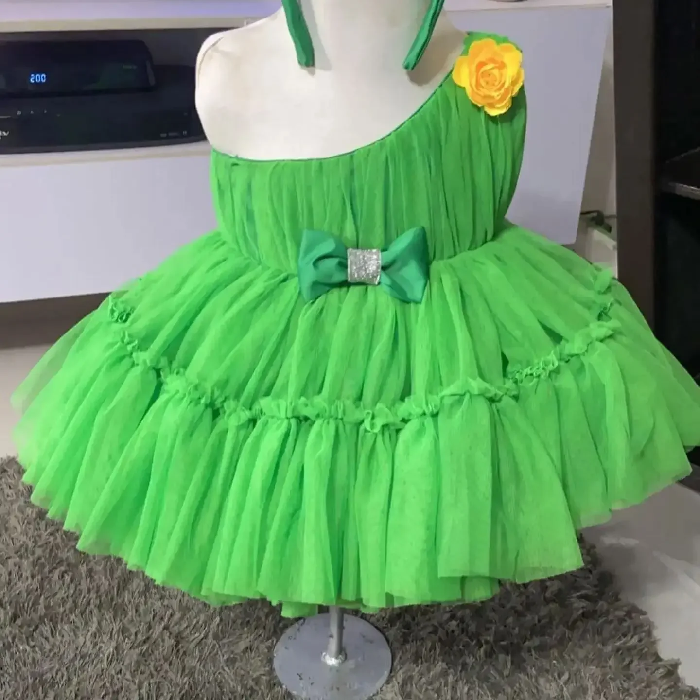 Vestido da menina de flor vestidos de casamento verde pequeno bebê meninas vestidos de festa de aniversário um ombro tule crianças na altura do joelho vestido