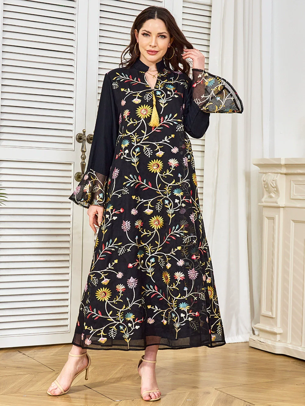 Middle Eastern Abaya Fashion Dazzling Bead Embroidered Robe with Lotus Leaf Sleeves Muslim Luxury Fashion Dress