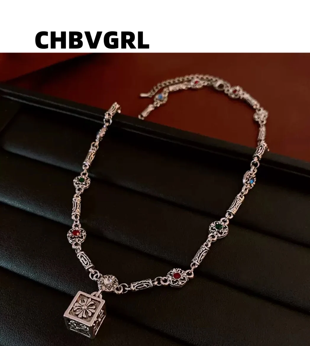 

Hot-selling punk style couple square flower necklace, versatile cardigan chain, high-end feeling, luxurious temperament