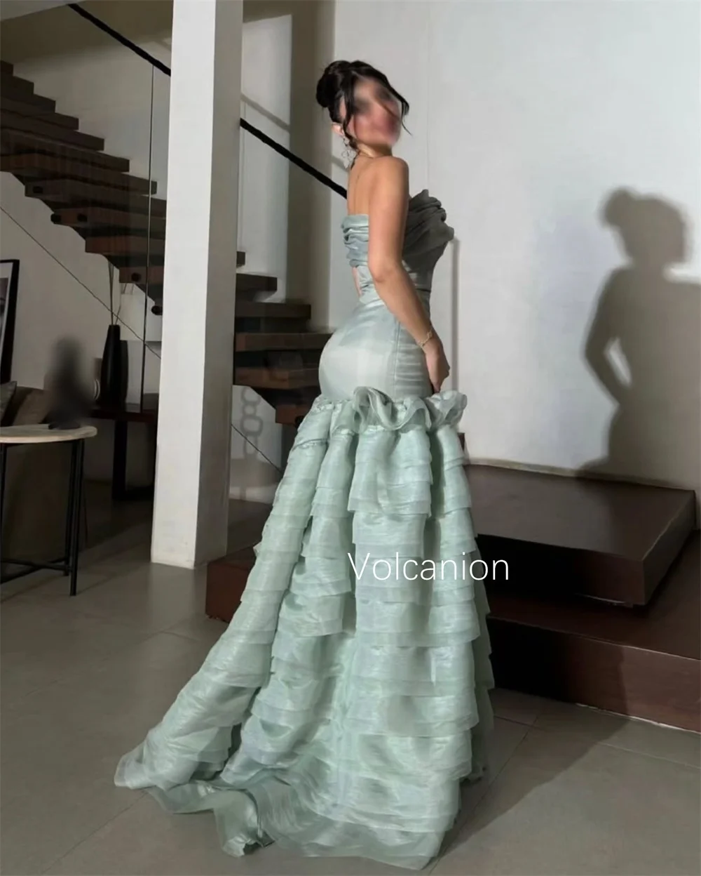 ที่กําหนดเอง Organza Ruffle ชั้น Strapless ทรัมเป็ตชุดยาว Bespoke โอกาส Elegant คุณภาพสูงชุดราตรีอย่างเป็นทางการ
