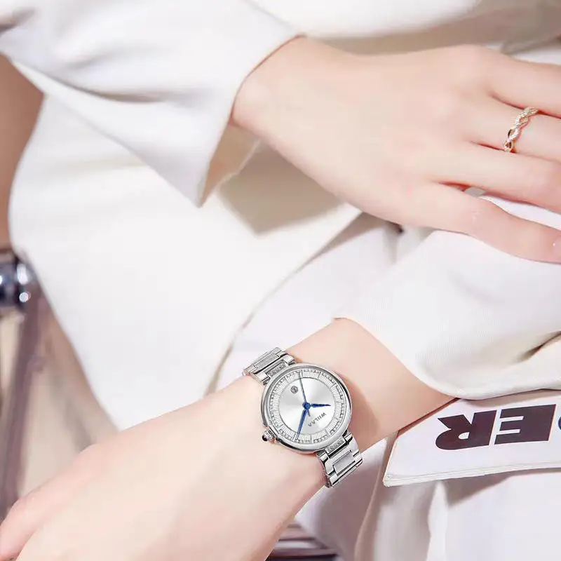 ساعة كوارتز مقاومة للماء للسيدات ، ضوء القمر الأبيض ، هدية الفضة الكلاسيكية ، أزياء الإناث