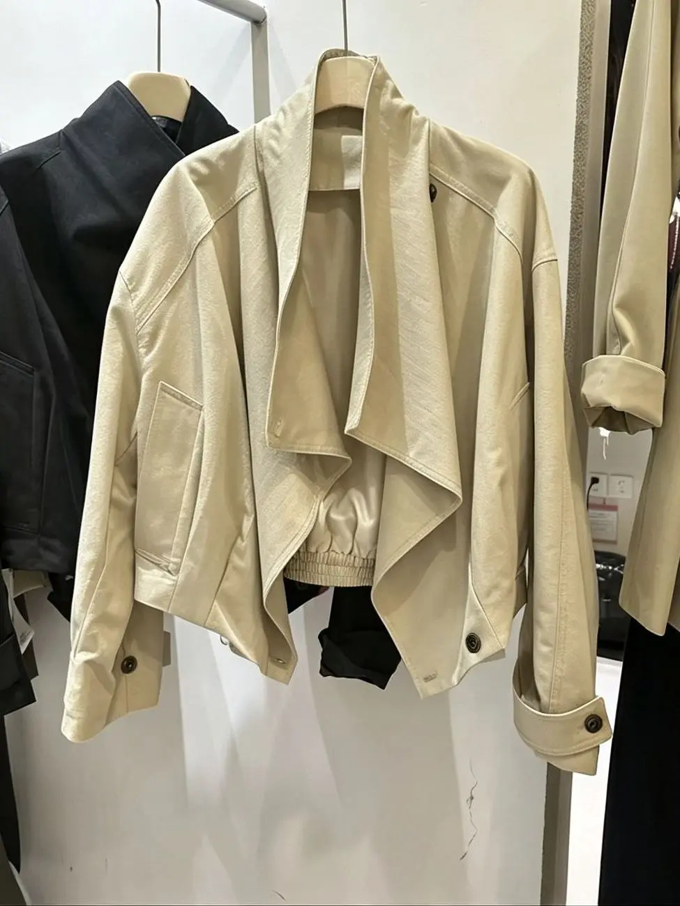Loose Shoulder Irregular Hem Oversize Collar Short Coat Women's Casual Early Autumn Fashion Design Sensation Laid-back Style