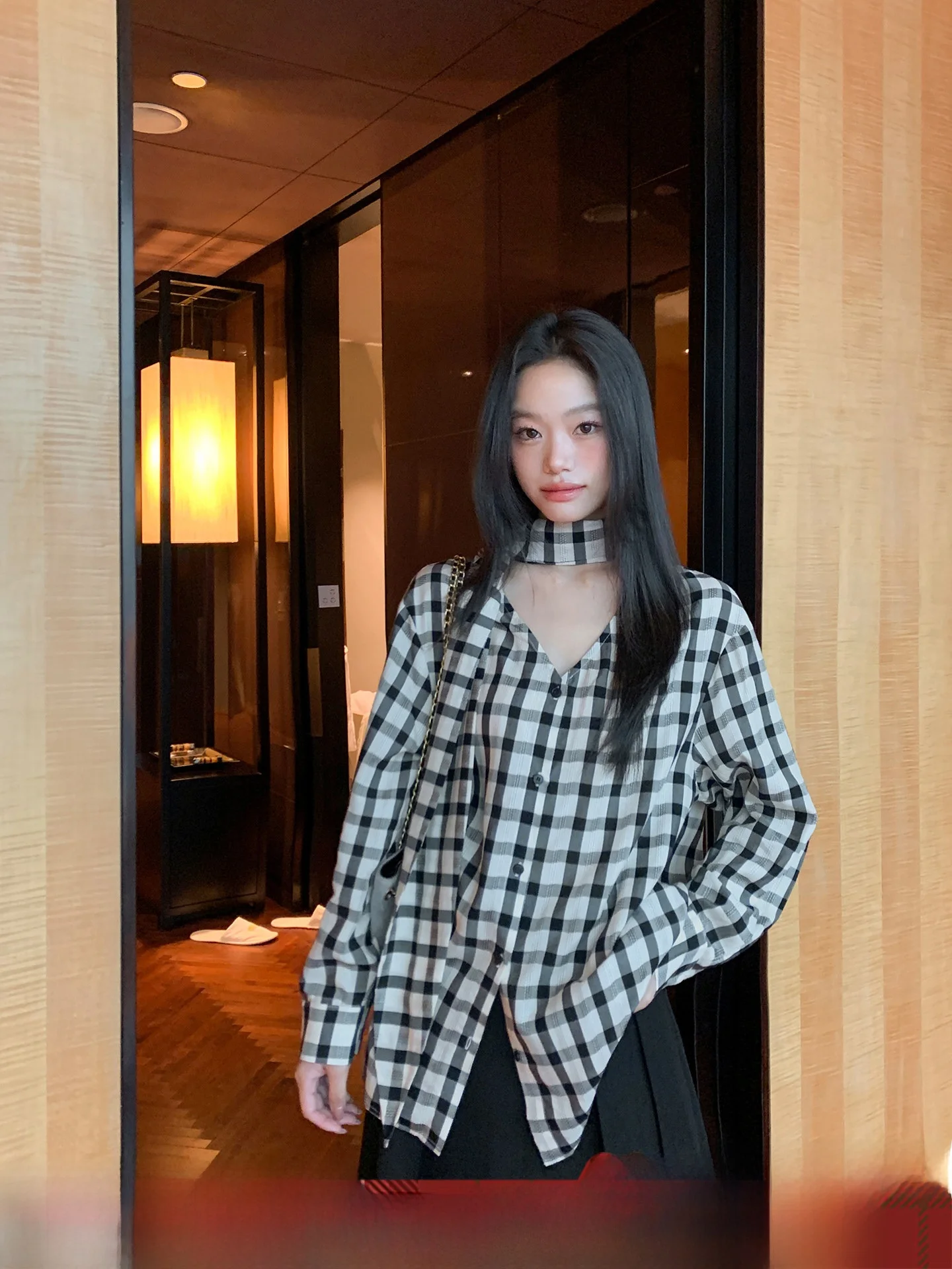 

Новая женская осенняя повседневная рубашка с V-образным вырезом в клетку, свободного кроя, с поясом, с длинным рукавом, простой дизайн