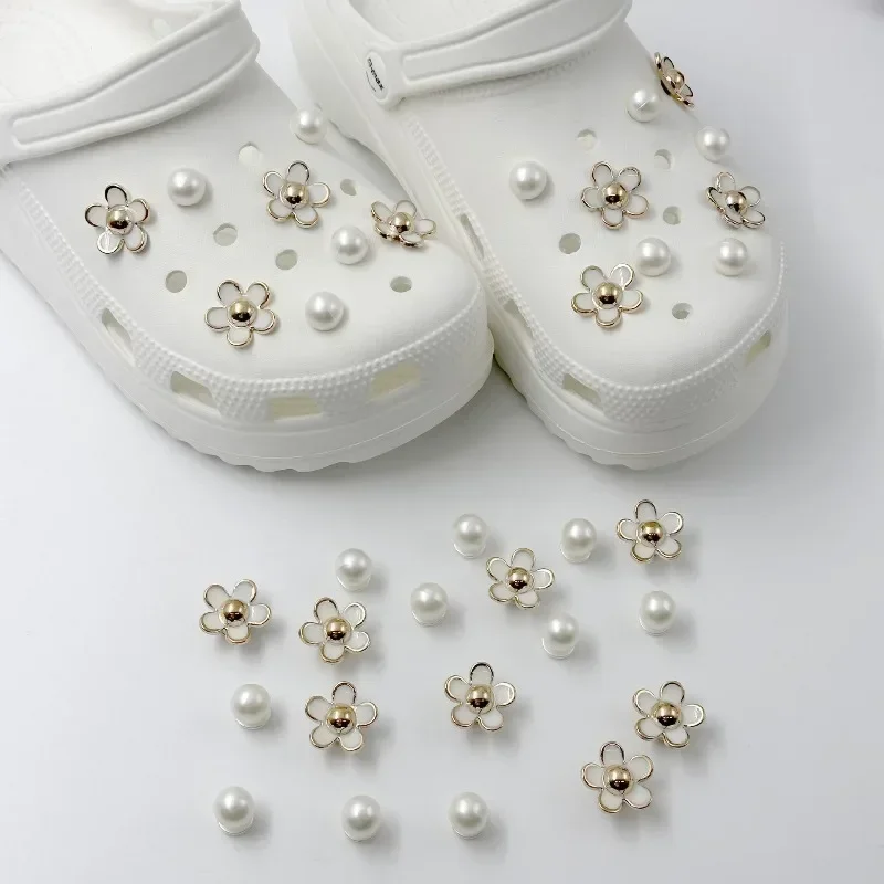 18pcs Hot Sale DIY Hole pictures Charms for Pearl flower Charms Designer Quality Garden shop decorations Girl Gift