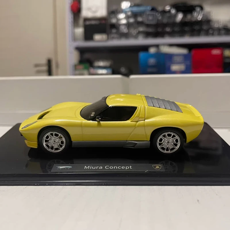 Model odlewany ciśnieniowo Miura Concept w skali 1:43, wykonany ze stopu, symulacja klasycznej dekoracji, hobby, pamiątki, kolekcja, ekspozycja statyczna.