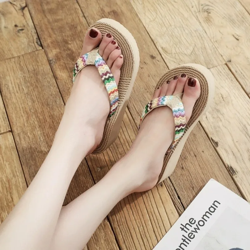 

Женские шлепанцы на танкетке, домашние тапочки-облака на платформе, уличные летние сандалии, шлепанцы, женская домашняя обувь, пляжная толстая женская обувь из ЭВА