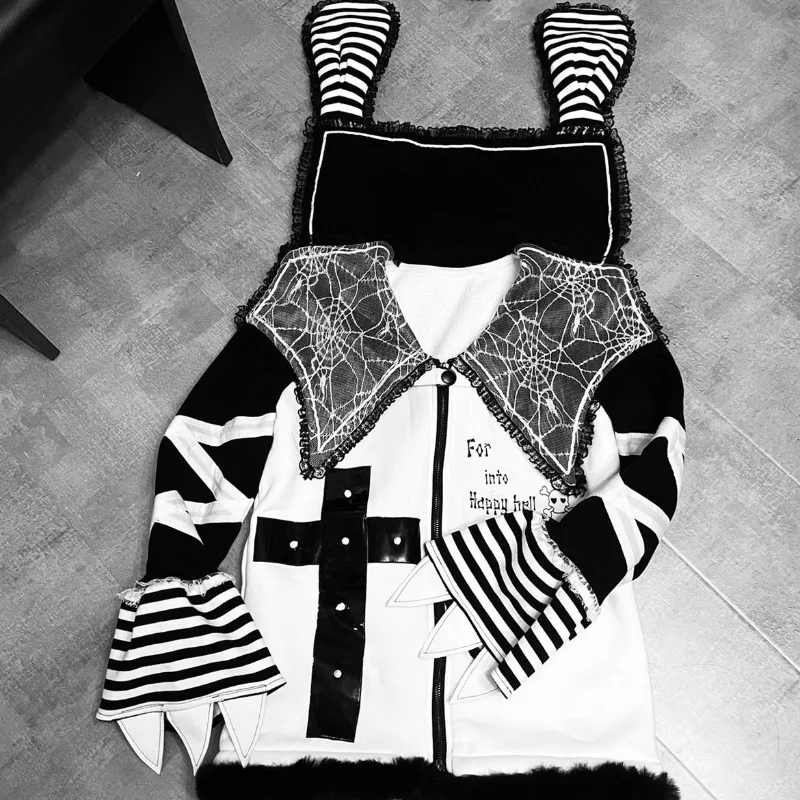 

Subculture Hottie Black and White Striped Bat-collar Punk Fleece Thickened Coat Cardigan Fake Two Hoodie Women Autumn Winter