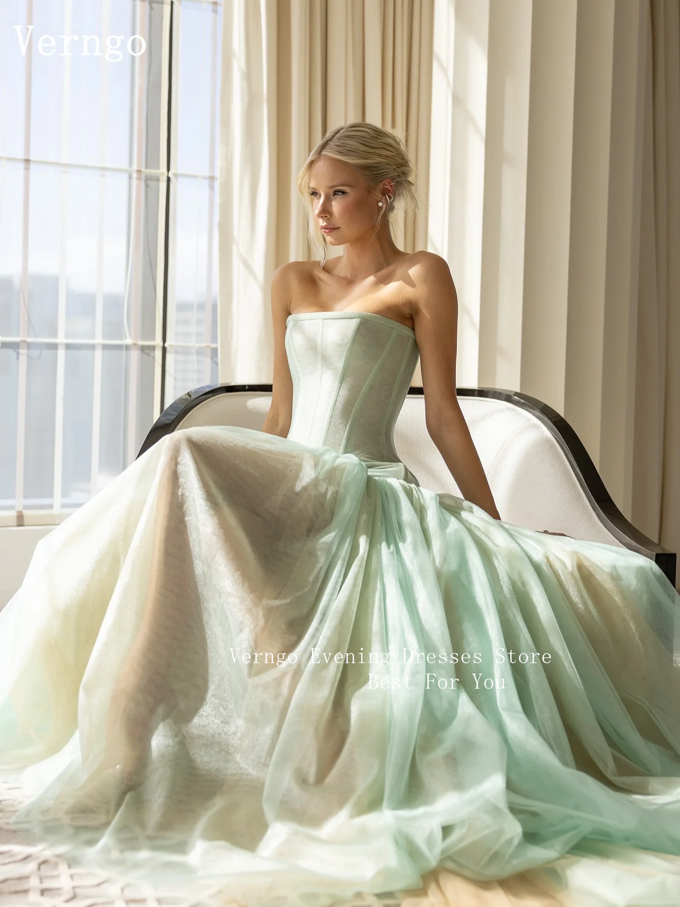 Verngo Grünes Organza-Abendkleid, trägerlos, plissiert, Sweep-Zug, formelles Anlasskleid, elegantes arabisches Abendkleid aus Seide, individuell gestaltet