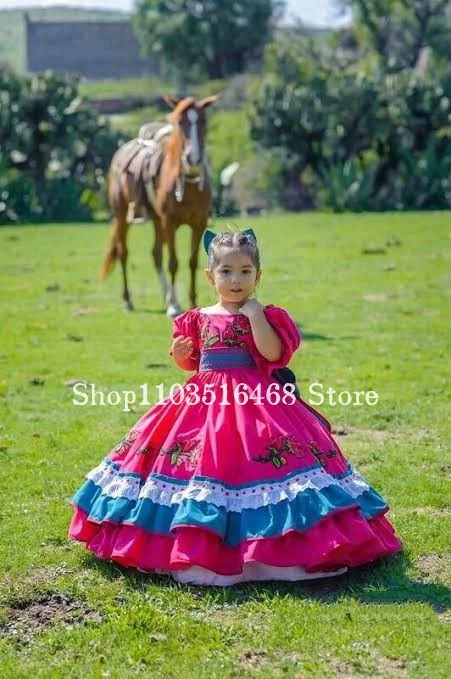 Rose Mexico Mini Quinceanera Dresses 2024 Luxury Round Neck Floral Embroidered Ruffle Poncho Flower Girl Dresses robes de soirée