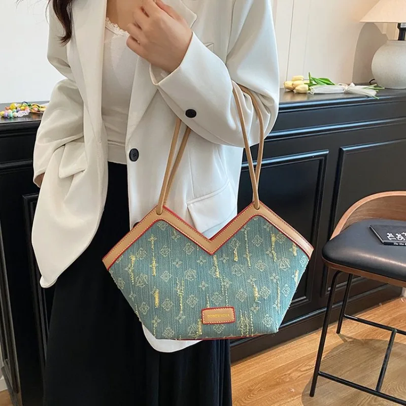 Elegant Leather Classic Designer Paris Fashion Large Capacity Shoulder Bag For Women Luxury Brand Versatile Diaper Bags