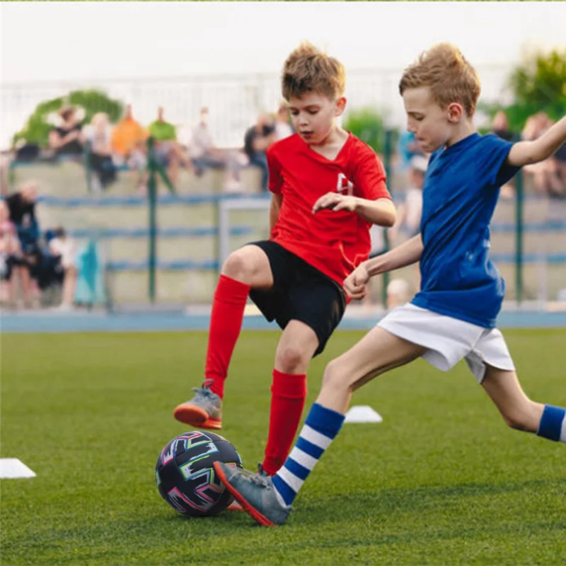 Pallone da calcio AED4- misura 5 Pallone da calcio in PU nero antiscivolo per erba Pallone da calcio in PU resistente all'usura per interni ed esterni per adulti