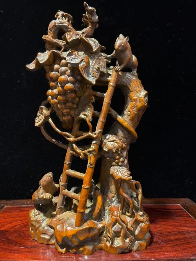 GY052- 18 X 9.5 X 6.2 CM Boxwood Carved Figurine Statue : Squirrels on Tree
