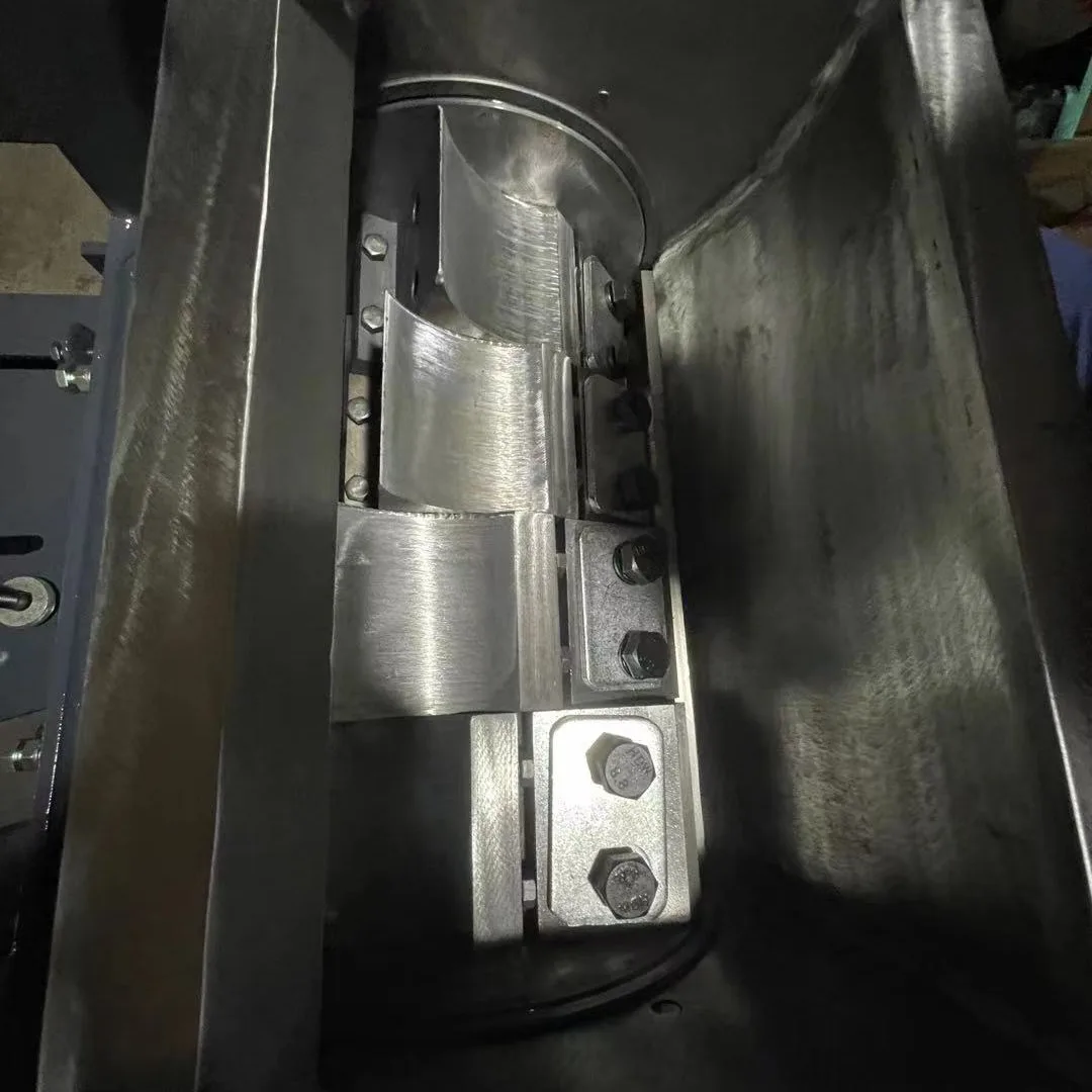 Lame spéciale pour lame de commande numérique de broyeur