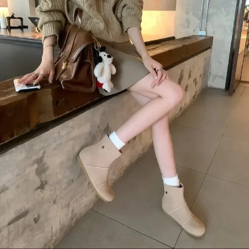 

Новые женские ботильоны на плоской подошве в стиле ретро на осень/зиму 2025 г.