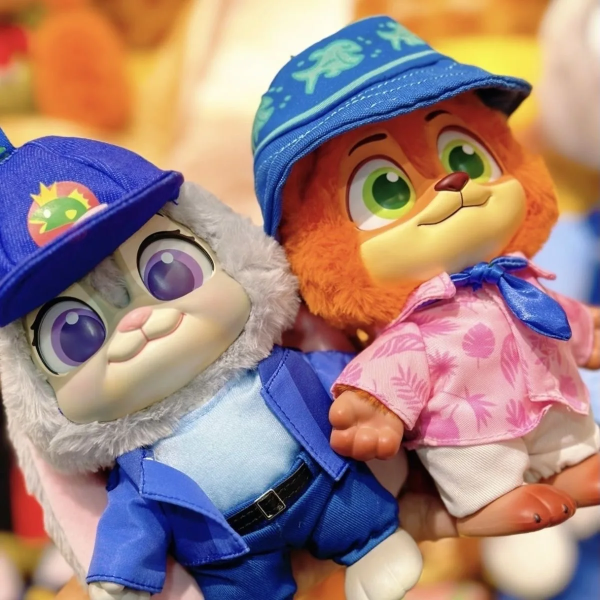 ตุ๊กตาไวนิลแท้จาก MINISO ดิสนีย์ ซูโทเปีย กล่องสุ่ม นิค จูดี้ 2025