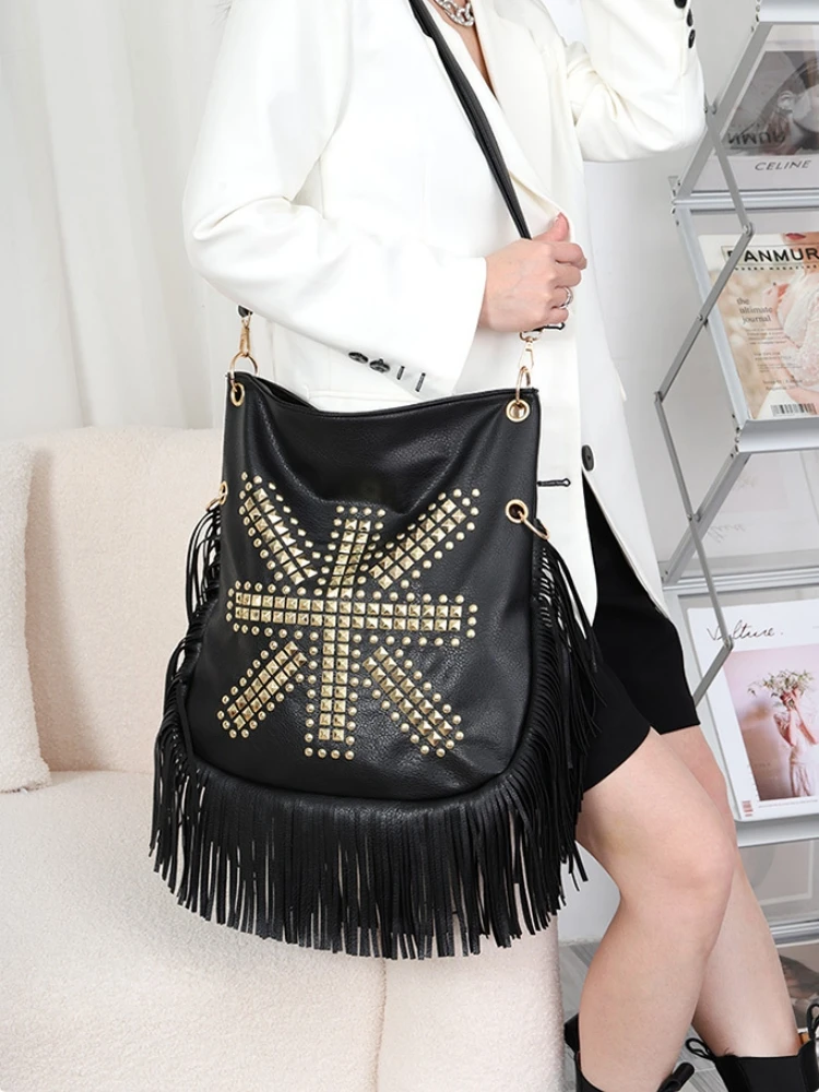 

Fashion Rivet Crossbody Shoulder Bags for Women Vintage Large Capacity Ladies Handbags Long Tassel Female Punk Messenger Bags