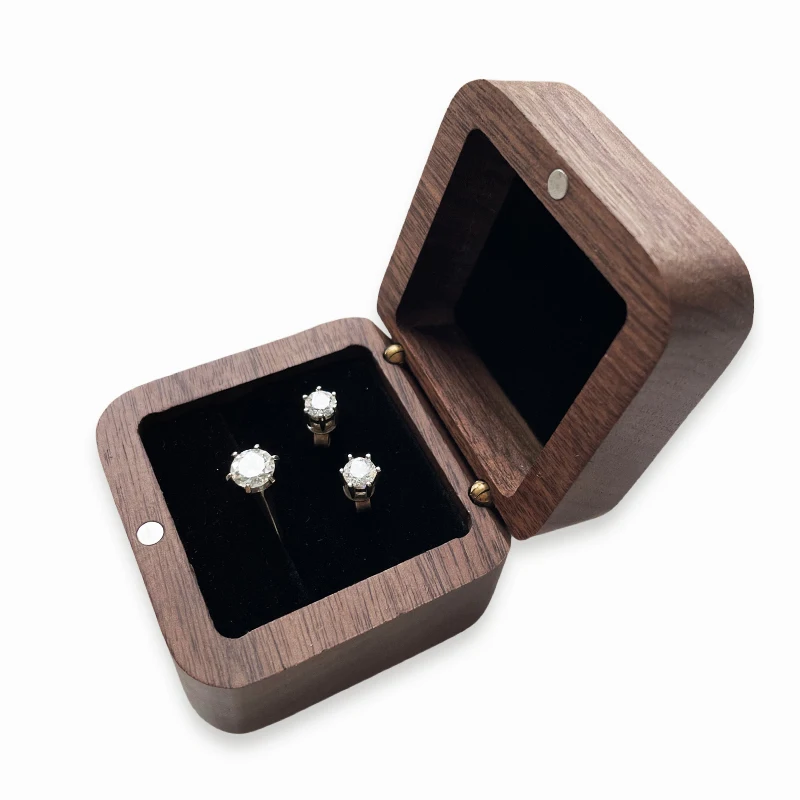 CUSTOM วอลนัทไม้กล่องแหวน Handcrafted ผู้ถือแหวนไม้ส่วนบุคคล MINI เครื่องประดับสําหรับข้อเสนองานแต่งงาน