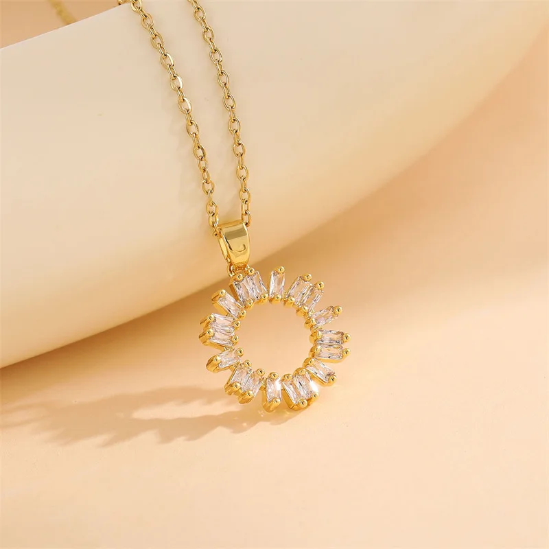 Light Luxury Necklace Sweet Cool Style Zircon Circle Geometric Pendant Temperament Titanium Steel round Donut Diamond Inlaid Cla