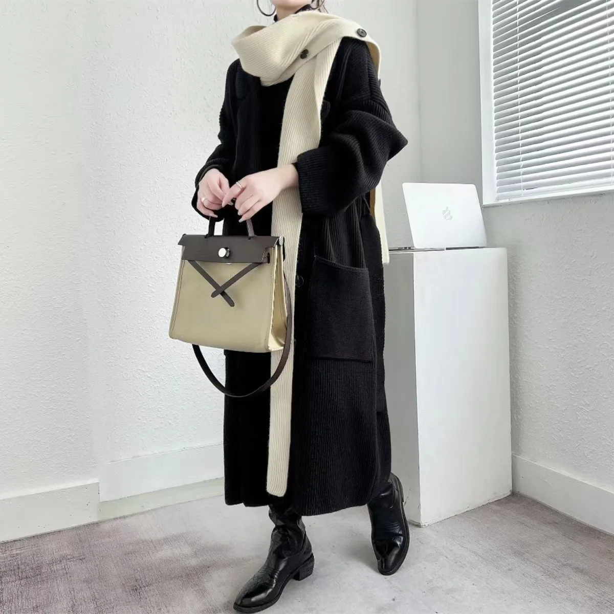 

Свитеры и кардиганы для женщин: осенне-зимние, красивые, свободные, простые, с капюшоном, шикарные, длинные, модные, с карманами, вязаные джемперы на шнуровке