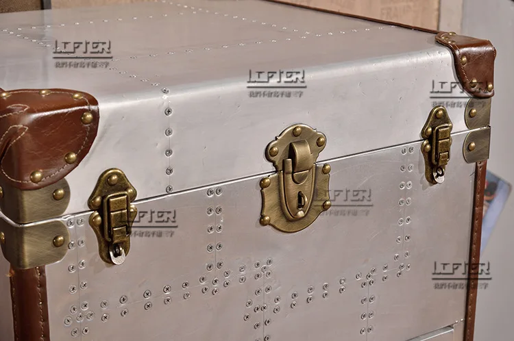 خزانة ريفية أمريكية بأربعة أكمام، طراز صناعي، جلد ألومنيوم، برشام معدني قديم، حافة قديمة، العديد من تخزين الفنادق #5