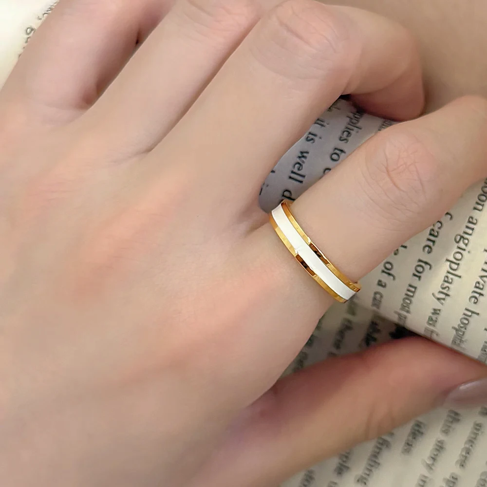 Women's Simple Black & White Imitation Shell Couple's Ring