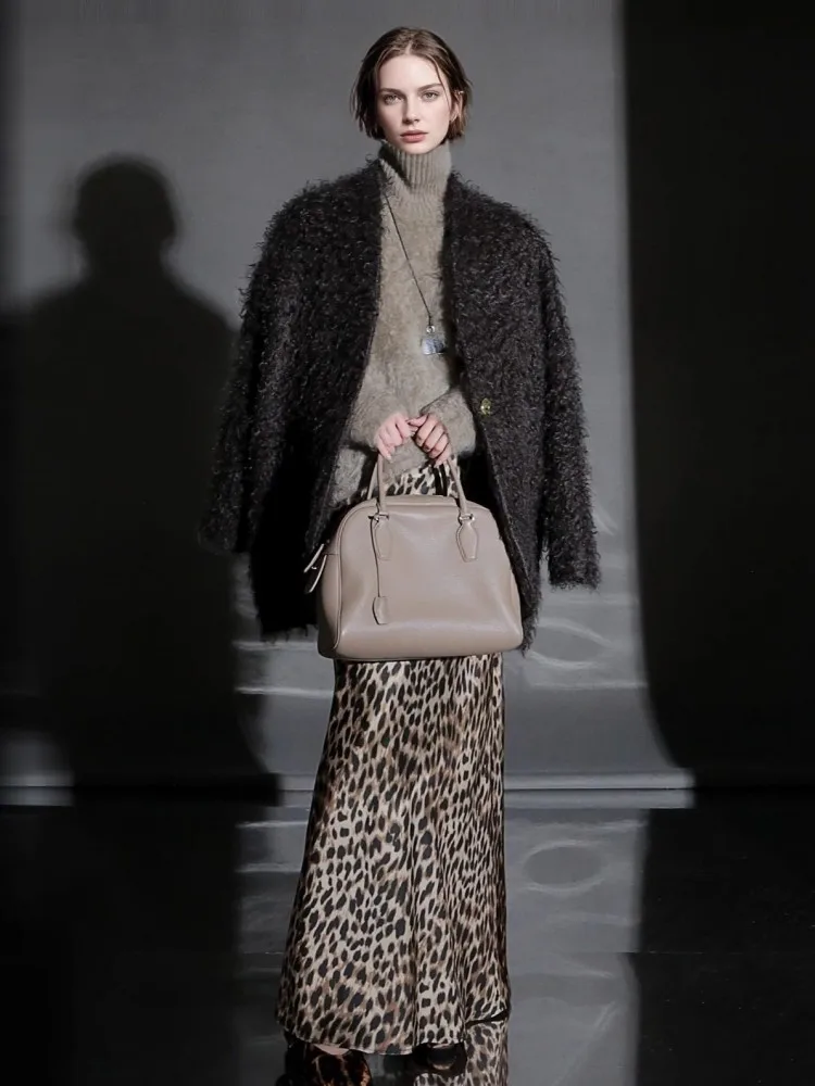 Elegant Fashion Women Solid Color Ripple Wool Coat V Neck Single Breasted Outerwear Winter Overcoat Female Loose Fit Warm Jacket