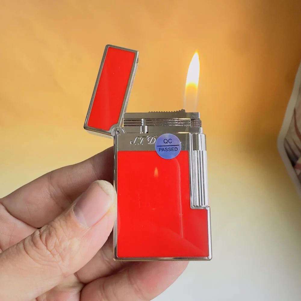 Dupont lighter De luxe merkaansteker is geklassieerd afgewerkt met lak en produceert een helder, scherp ontstekingsgeluid. perfect cadeau voor mannen. Dupont  Logo