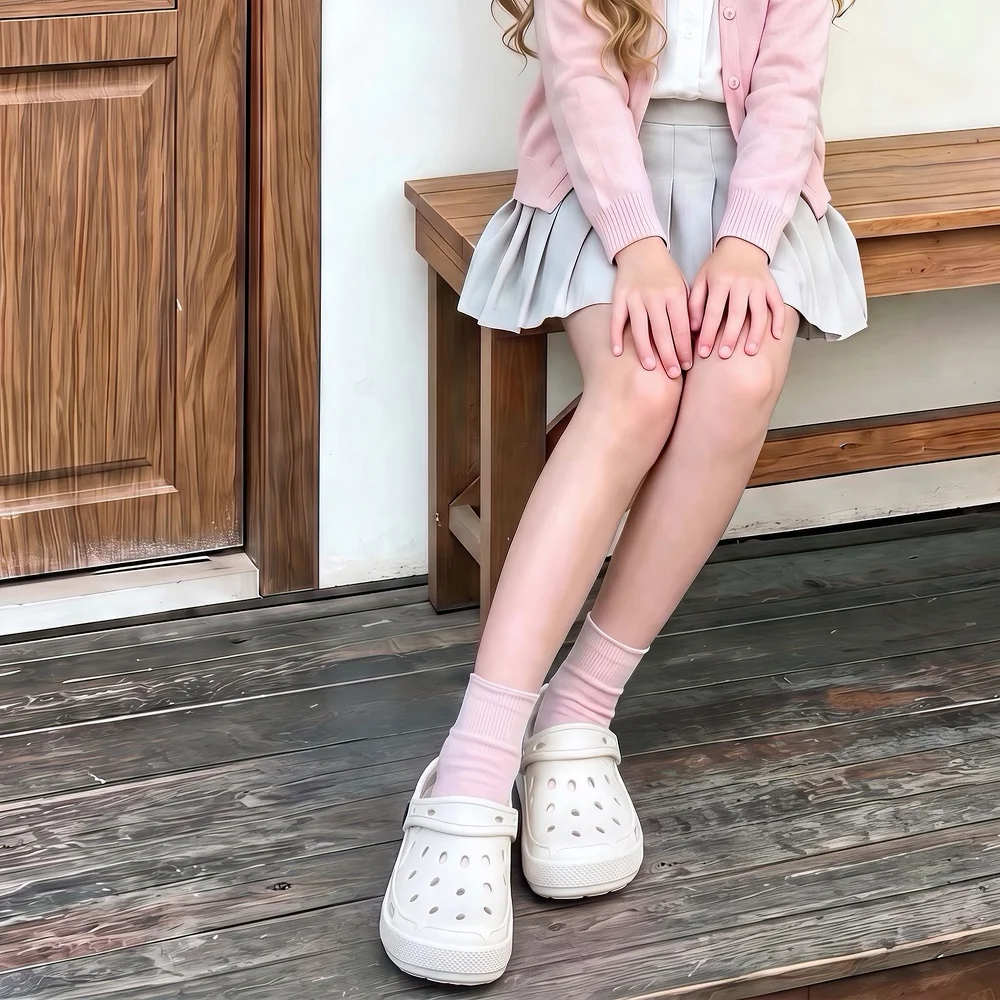 Kinder-Sandalen mit Lochmuster, EVA-Weichsohlen-Clogs für Mädchen, atmungsaktive, leichte Kinder-Slipper für den Alltag. – Detail 3
