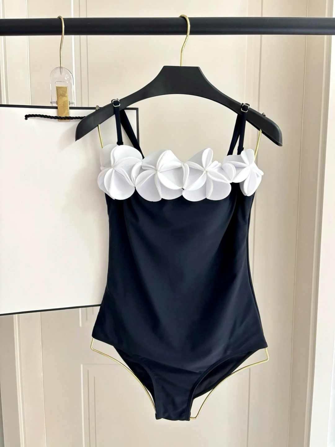 Women's Body Shaping Swimsuit with Elegant Floral Pattern