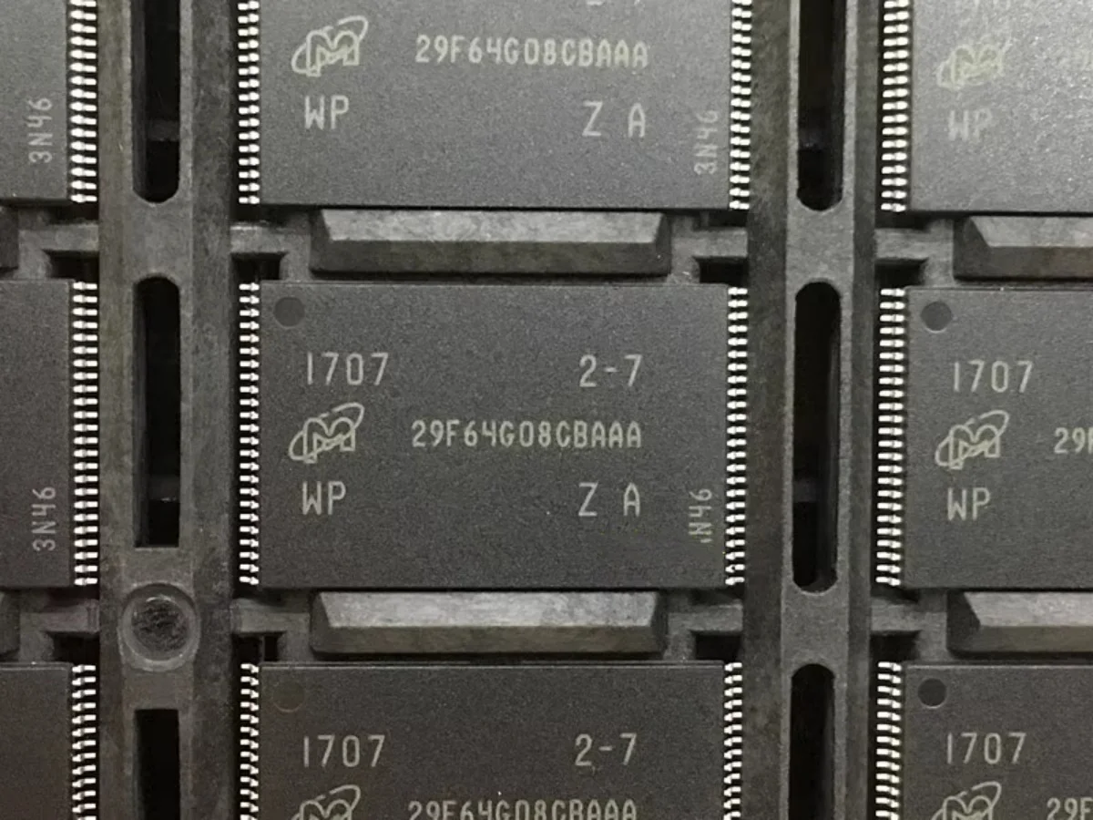 MT29F64G08CBAAAWP-Z:A  8G FLASH memory chips