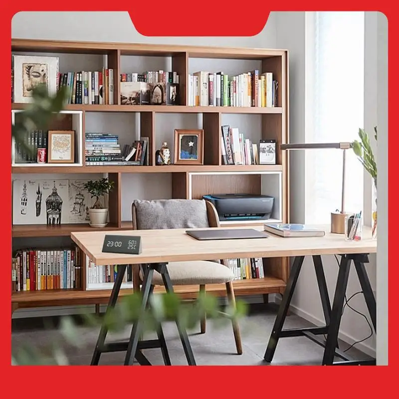 

Digital Radio Clock LED Table Clock With Humidity And Temperature Display USB Power Connection
