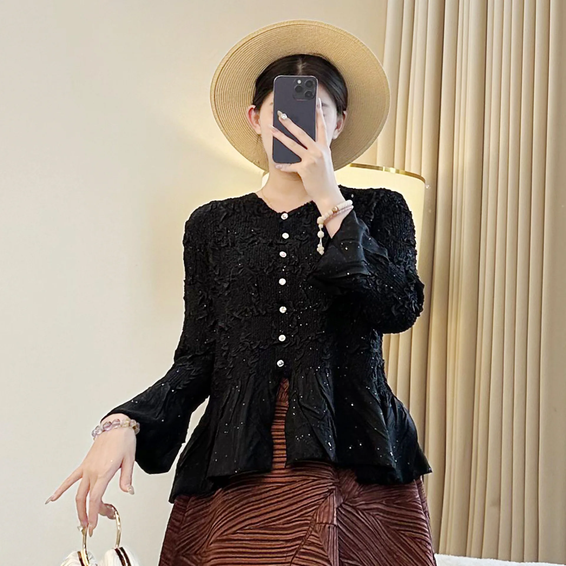 Miyake-Camiseta plisada para mujer, Top elegante de un solo pecho con lentejuelas y cuello redondo, chaqueta plisada versátil, Color sólido, 2025