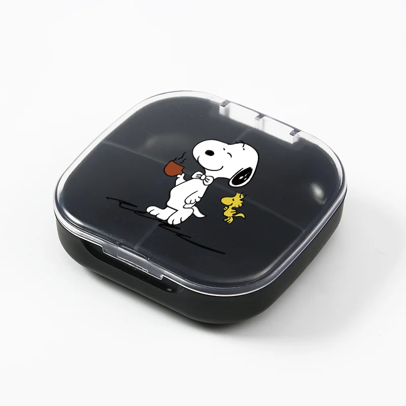 Snoopy Staubdichte tragbare 4-Quadrate Mini-Pillenverpackungsbox Niedliche Cartoon-Vitamine Kalziumtabletten mit Deckel Aufbewahrungszubehör
