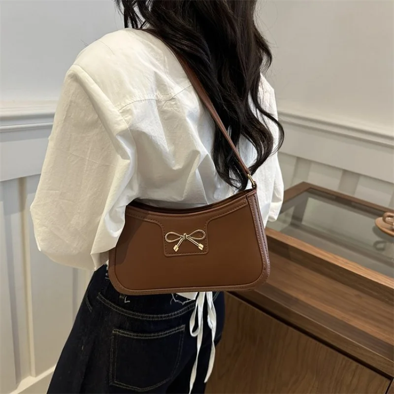 

Stylish Women's Camellia-Patterned Leather Tote Bag With Lightweight Soft Elegant Vintage Paris Casual Daily Commuter Look​