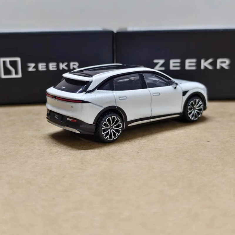 دييكاست 1:64 مقياس جيلي ZEEKR 7X جديد الطاقة سبيكة محاكاة نموذج سيارة عرض ثابت المقتنيات الصبي هدية حلية