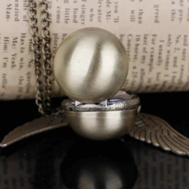 Vintage Wing Ball Quartz Pocket Watch Exquisite Necklace Pendant Fob Chain Magic Steampunk Pocket Watch Men and Women