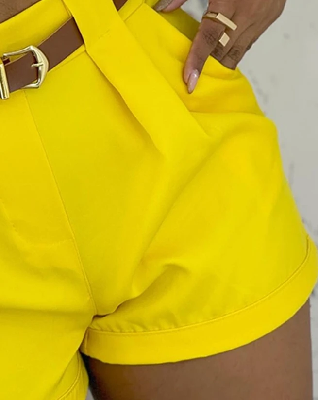 Women's Daily Commuting Shorts High Waisted Pleated Solid Color Suit Shorts Casual and Loose Fashionable Retro Elegant Shorts