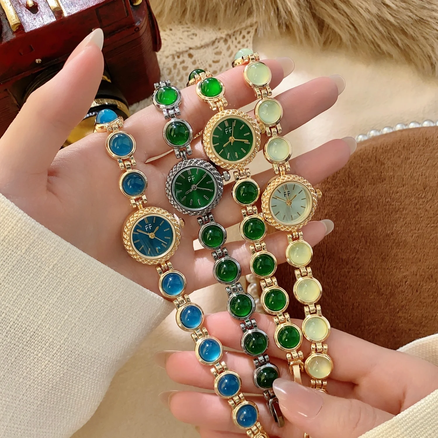 

Elegant Luxury Bracelet Quartz Watch Green Round Bead Exquisite Chain Women's Watches Brand High-end Ladies Wristwatches reloj