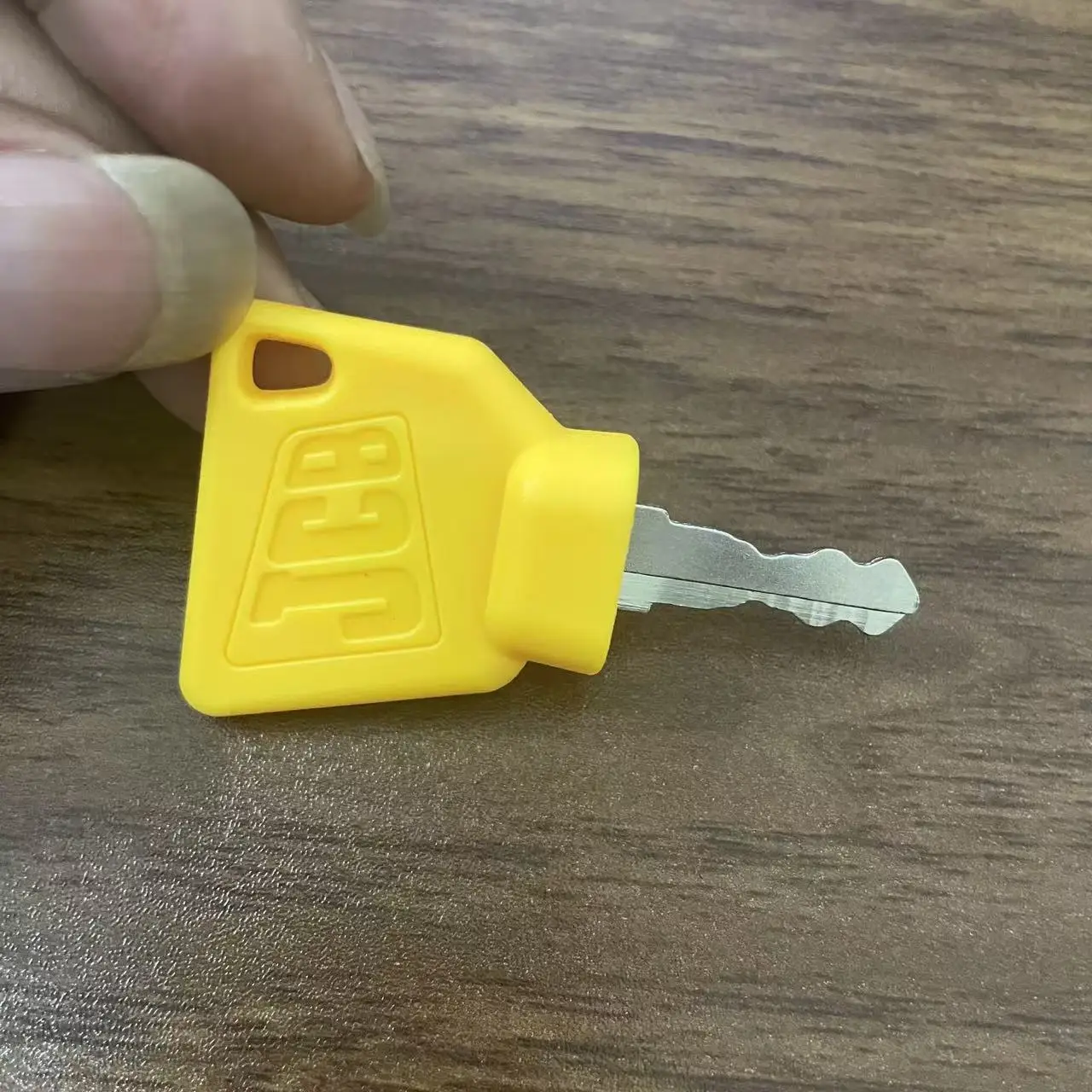 For JCB 220, 240, 360, 290, 370 Ignition Switch Key High Quality Color: Yellow  Driver's door key - Image 2