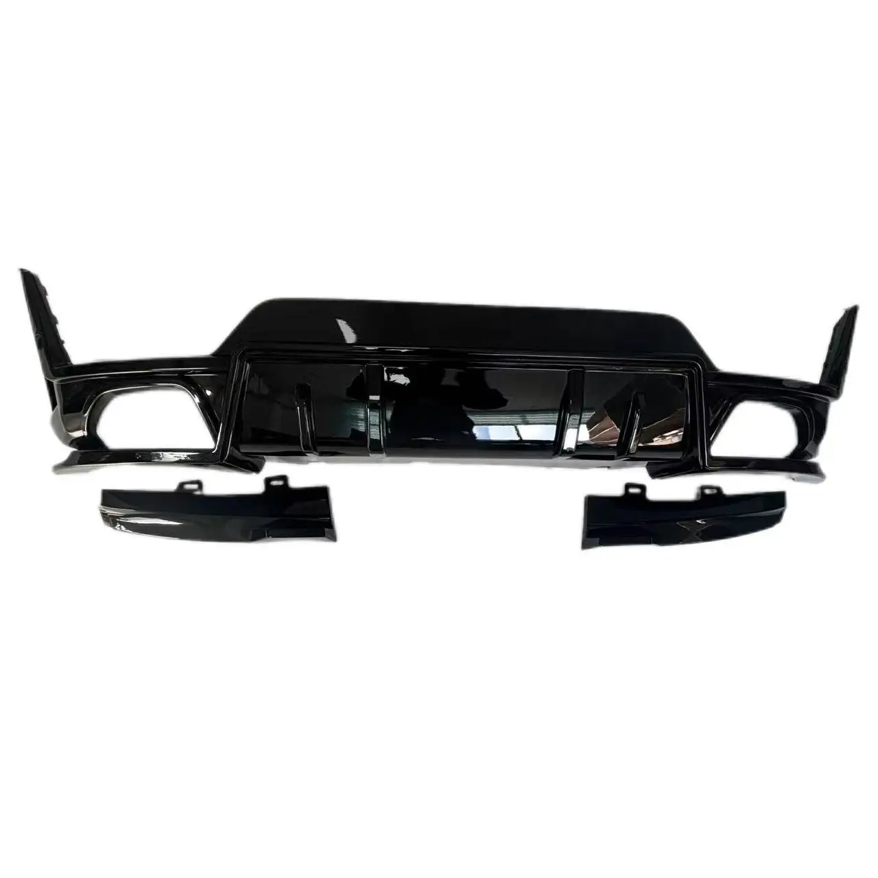 

Подходит для новой модификации 3 новых серий 20–22: задний диффузор без фонарей, потому что объем спойлера G20 в спортивном стиле.