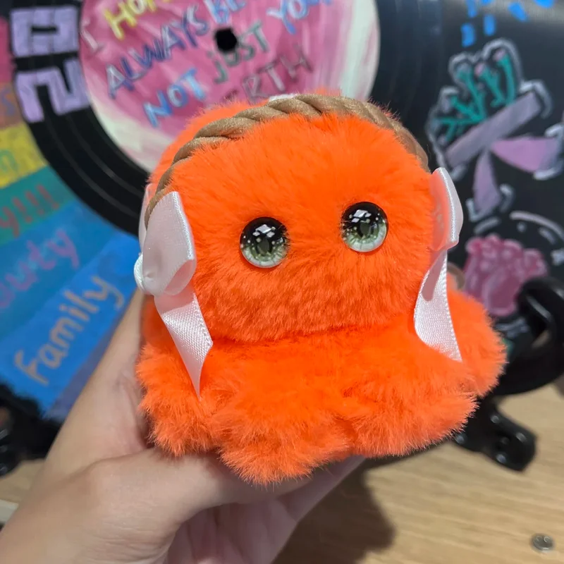 

Новая игра Limbus Company Ishmael Orange Octopus, подвеска ручной работы, плюшевая модная игрушка, светлые глаза, кошка, осьминог, подарок на Хэллоуин