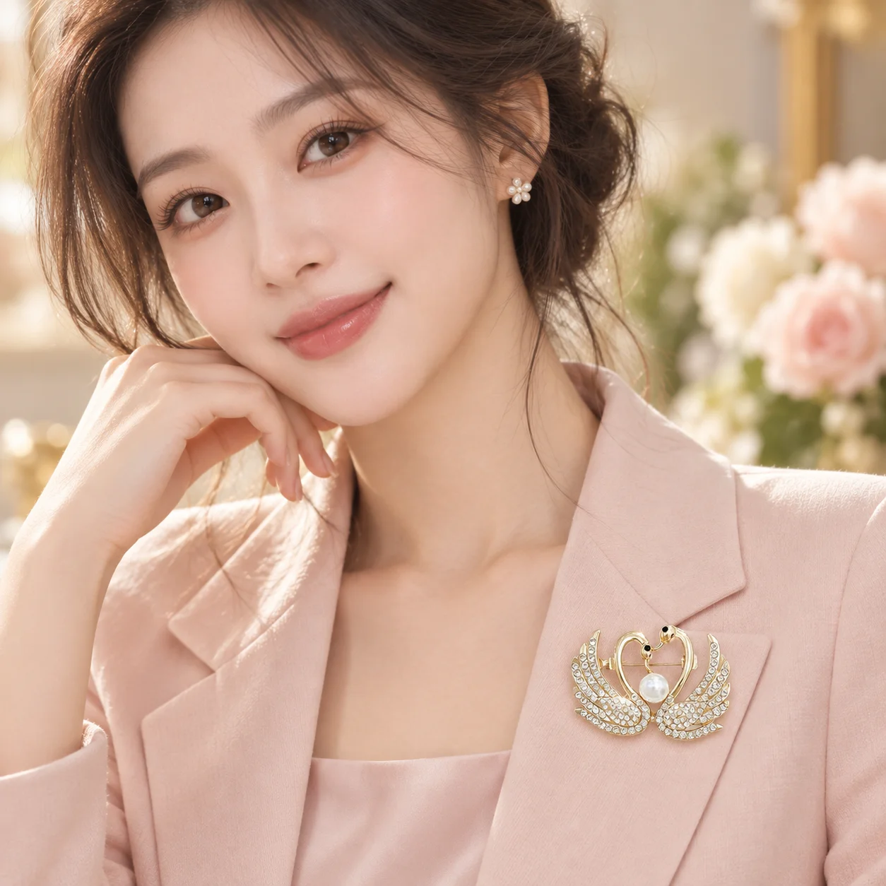 Golden Double Swan Brooch for Women, Rhinestone-Embellished Heart-Shaped Swan Design, Alloy Pin with Faux Pearl Pendant, Animal Brooch for Adults, Ladies' Suit, Sweater, Scarf, Dress Decoration Accessory, Daily Commute, Date, Party, Wedding, Banquet, Photography Outfit, Sparkling and Exquisite, Light Luxury Style, Romantic Couple Swan Brooch Gift Recommendation, European and American Fashion, Unique and Versatile Design Accessory, Bag Decoration, Hat, Scarf, Brooch, Elegant Temperament, Trendy Style, Personalized and Chic, Versatile Design Accessory, Bag Decoration, Hat, Scarf, Brooch, Elegant Temperament, Fashionable New Style, Unique and Distinctive, Versatile Design Accessory
